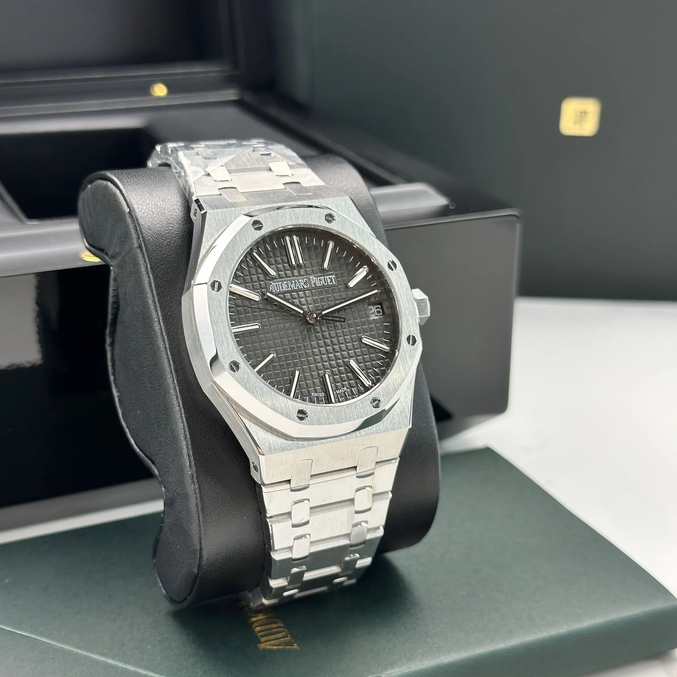 Audemars Piguet Royal Oak Men’s Watch KZ 41mm Metal Band (Swiss)