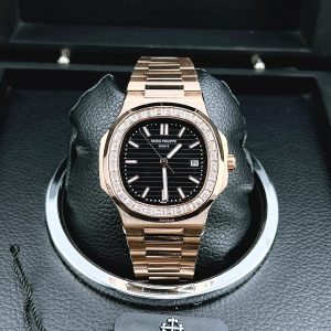 Patek Philippe Super Fake Japanese Nautilus Watch with Baguette 40mm