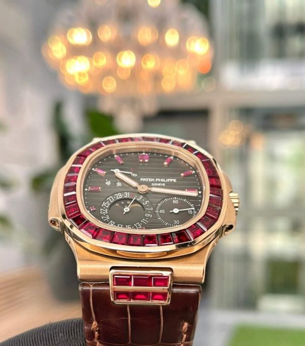 Patek Philippe Nautilus 5724/12R Rose Gold Ruby – Date Moonphase