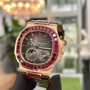 Patek Philippe Nautilus 5724/12R Rose Gold Ruby – Date Moonphase