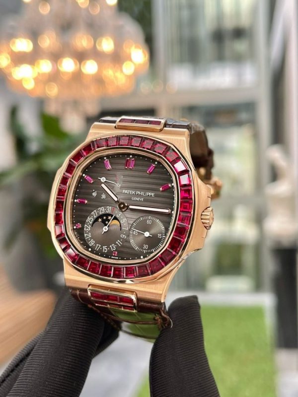 Patek Philippe Nautilus 5724/12R Rose Gold Ruby – Date Moonphase