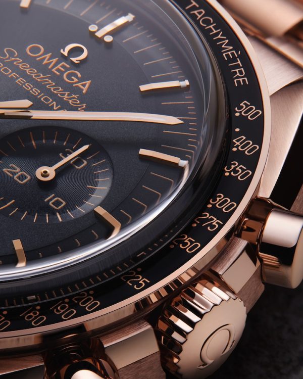 Speedmaster Moonwatch Professional 42mm, Sedna™ Gold On Sedna™ Gold 31060425001001