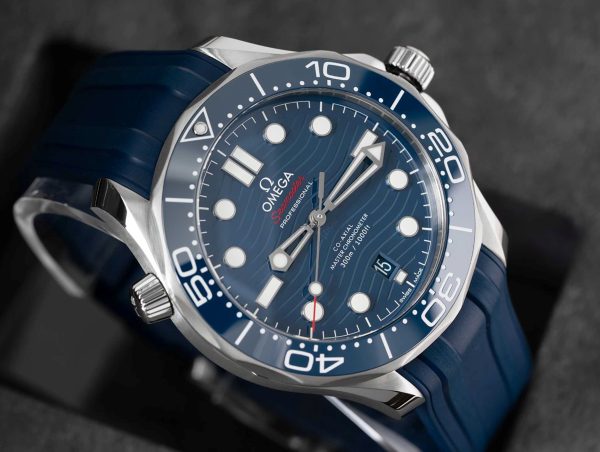 Omega Seamaster Diver 300 M NEW 2024 42mm Blue Rubber 210.32.42.20.03.01