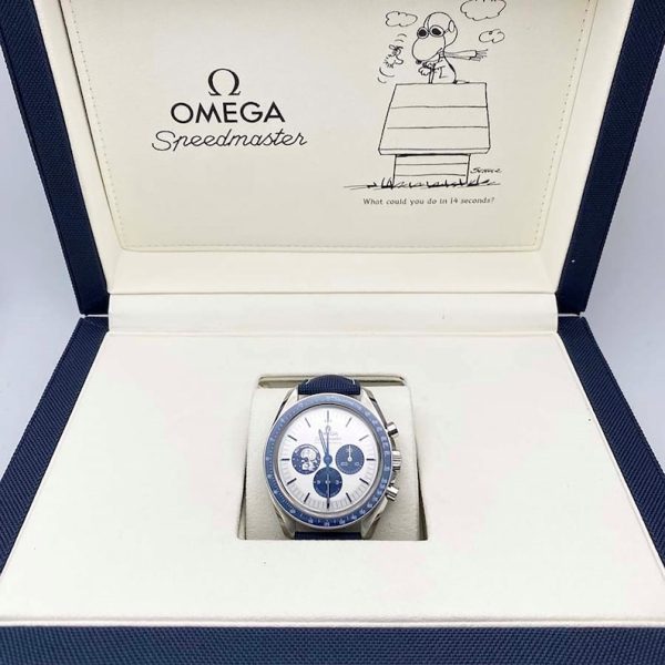 Omega Speedmaster Anniversary Series Co-Axial Master Chronometer Chronograph 42mm 310.31.42.50.02.001 ” Silver Snoopy Award”.