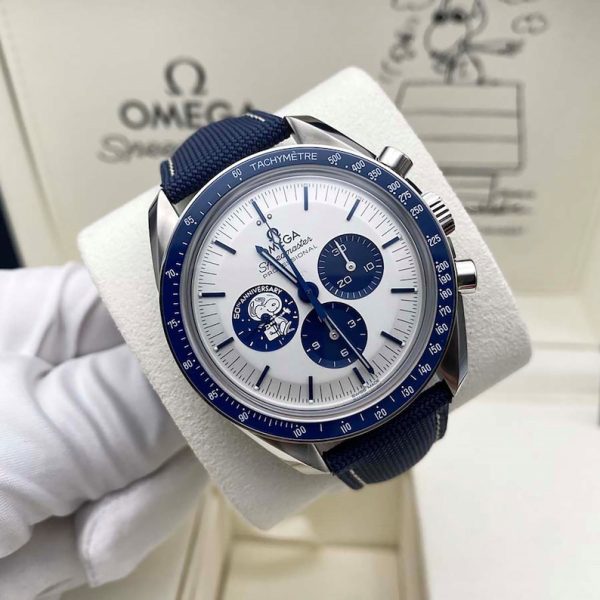 Omega Speedmaster Anniversary Series Co-Axial Master Chronometer Chronograph 42mm 310.31.42.50.02.001 ” Silver Snoopy Award”.