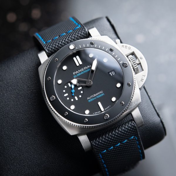 Panerai Luminor Submersible Black Dial PAM00683 42mm