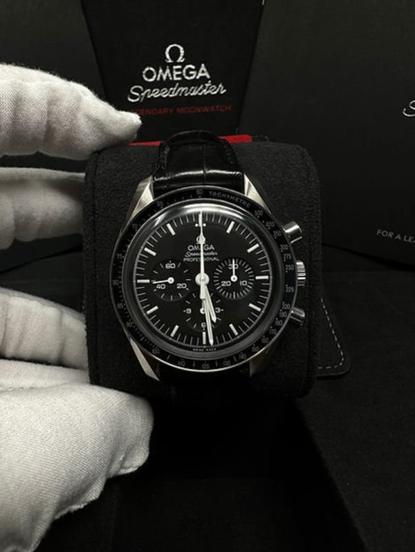 Omega Speedmaster Professional Moonwatch Chronograph 42mm