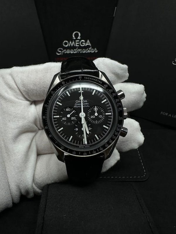 Omega Speedmaster Professional Moonwatch Chronograph 42mm