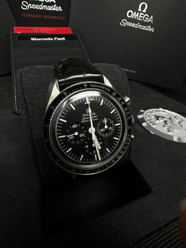 Omega Speedmaster Professional Moonwatch Chronograph 42mm