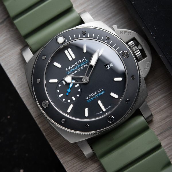 Panerai Luminor Submersible PAM01389 47mm Watch