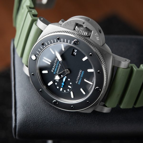 Panerai Luminor Submersible PAM01389 47mm Watch