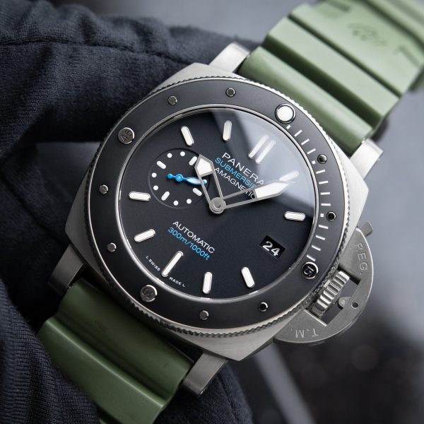 Panerai Luminor Submersible PAM01389 47mm Watch